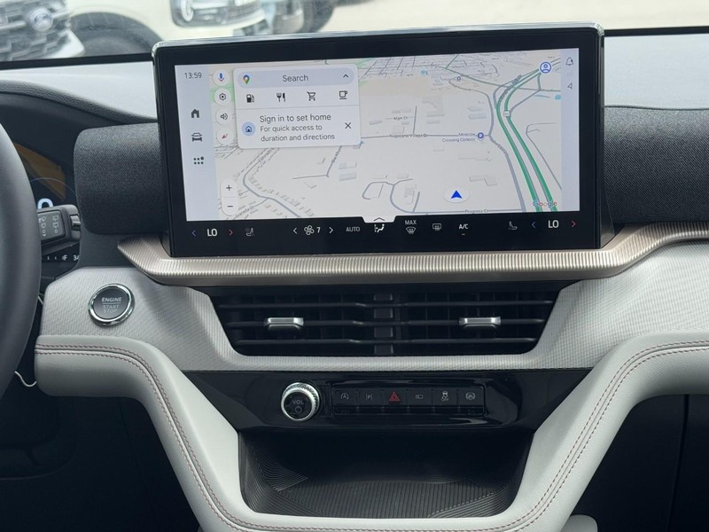 Ford Explorer Vehicle Full-screen Gallery Image 9