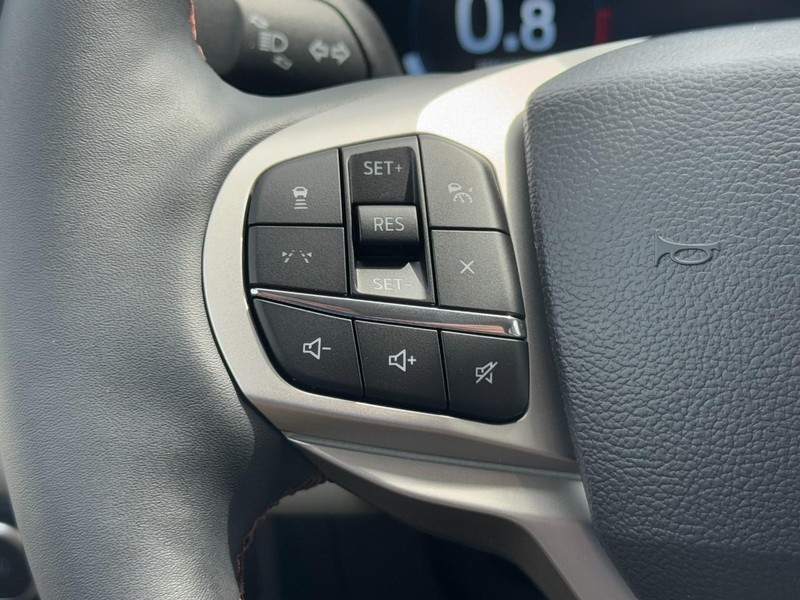 Ford Explorer Vehicle Full-screen Gallery Image 11