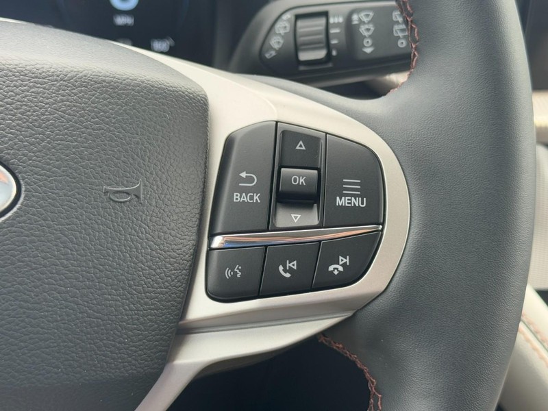 Ford Explorer Vehicle Full-screen Gallery Image 12