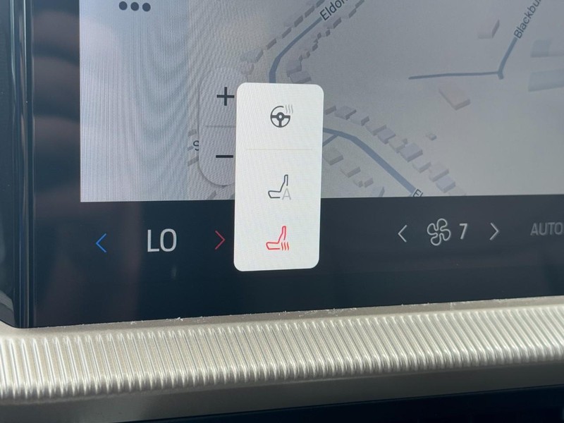 Ford Explorer Vehicle Full-screen Gallery Image 14