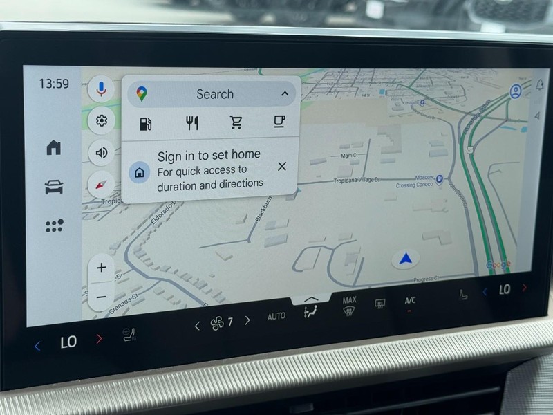 Ford Explorer Vehicle Full-screen Gallery Image 15