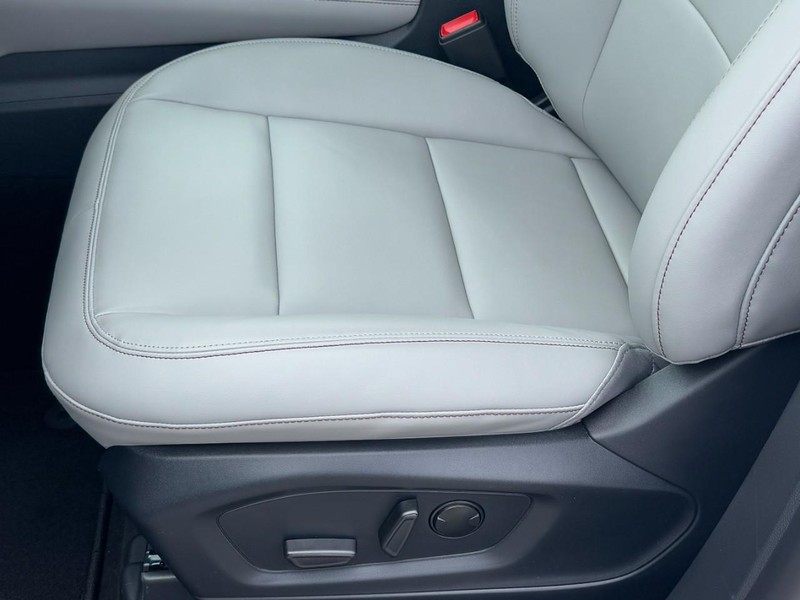 Ford Explorer Vehicle Full-screen Gallery Image 17