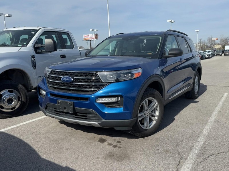 Ford Explorer Vehicle Full-screen Gallery Image 2