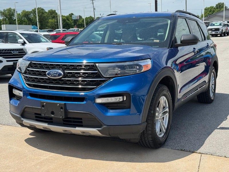 Ford Explorer Vehicle Full-screen Gallery Image 8