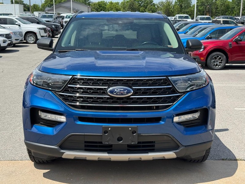 Ford Explorer Vehicle Full-screen Gallery Image 9