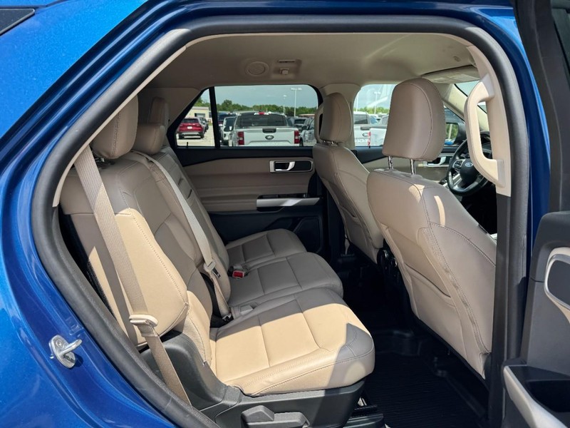 Ford Explorer Vehicle Full-screen Gallery Image 10