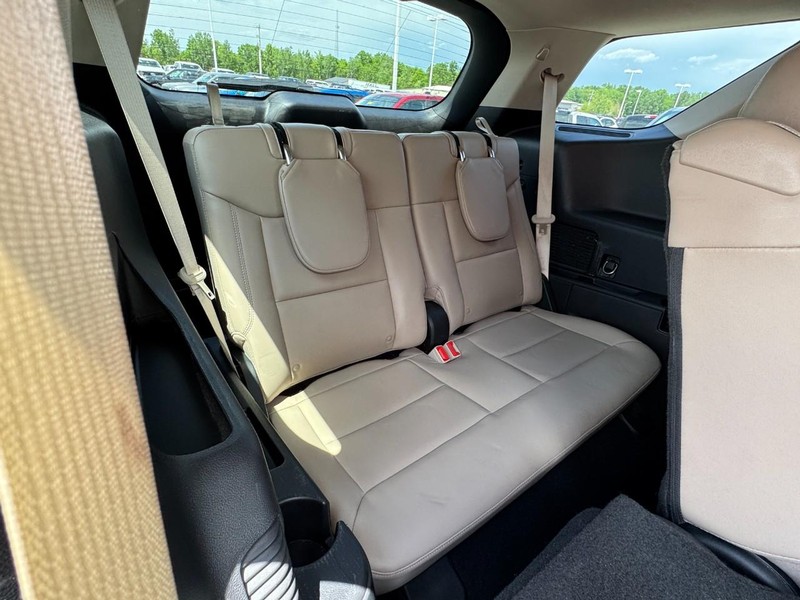 Ford Explorer Vehicle Full-screen Gallery Image 11