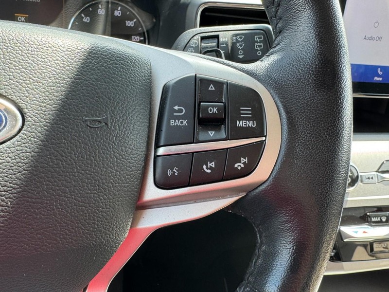 Ford Explorer Vehicle Full-screen Gallery Image 18