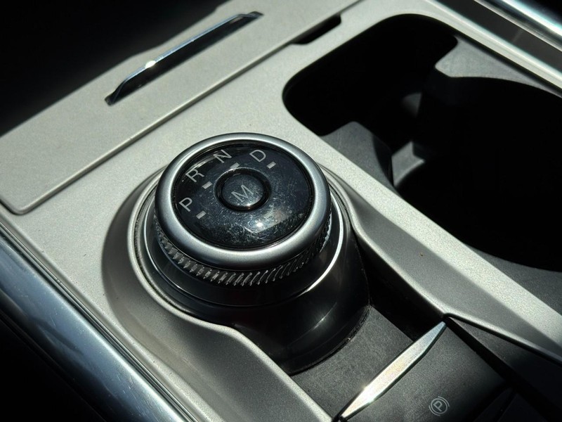 Ford Explorer Vehicle Full-screen Gallery Image 20