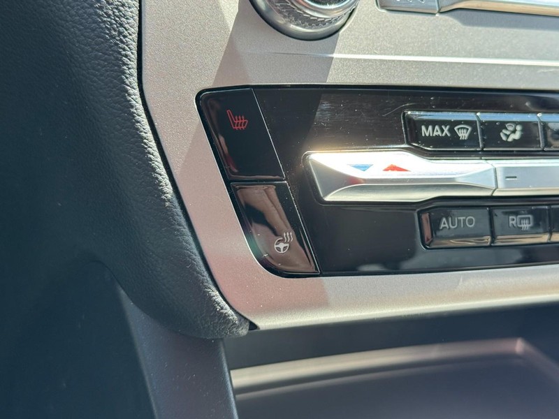 Ford Explorer Vehicle Full-screen Gallery Image 21