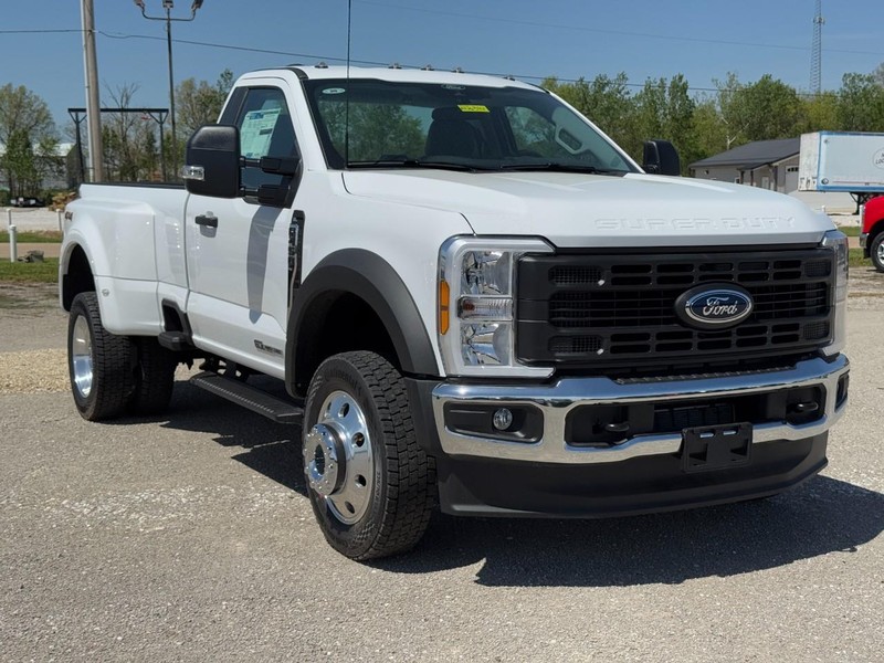 Ford Super Duty F-450 DRW Vehicle Image 02