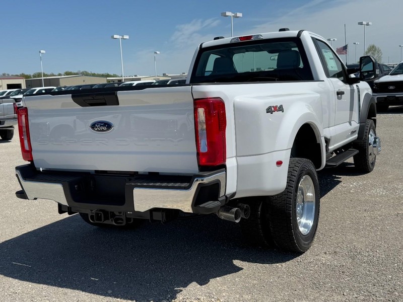 Ford Super Duty F-450 DRW Vehicle Image 03