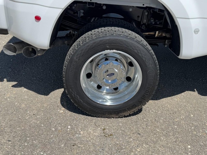 Ford Super Duty F-450 DRW Vehicle Image 04