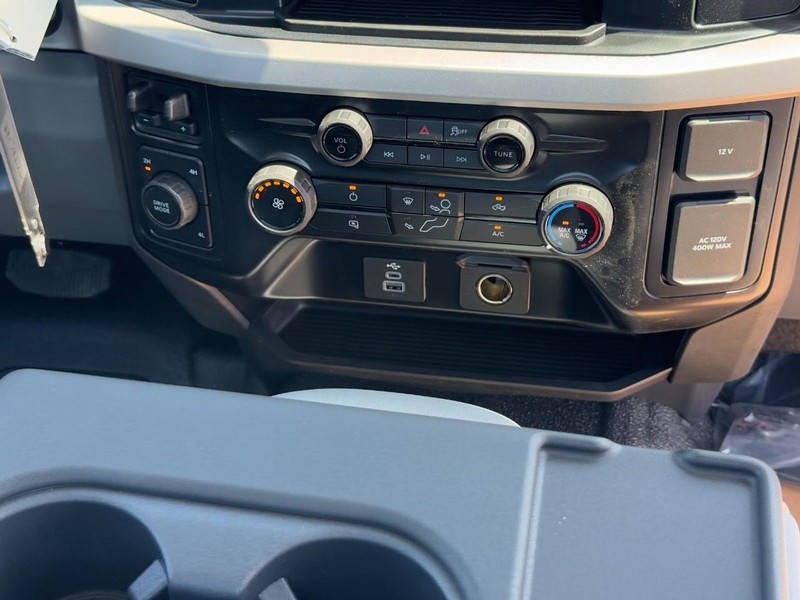 Ford Super Duty F-450 DRW Vehicle Image 09