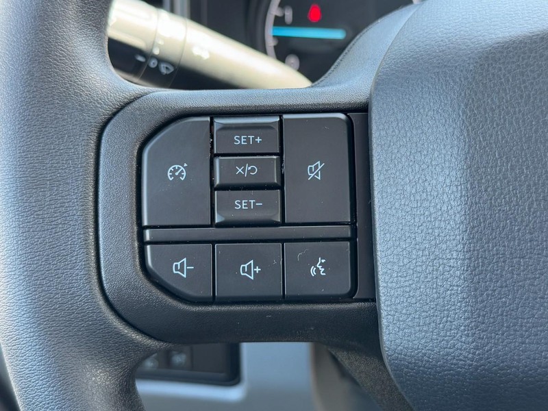 Ford Super Duty F-450 DRW Vehicle Image 10