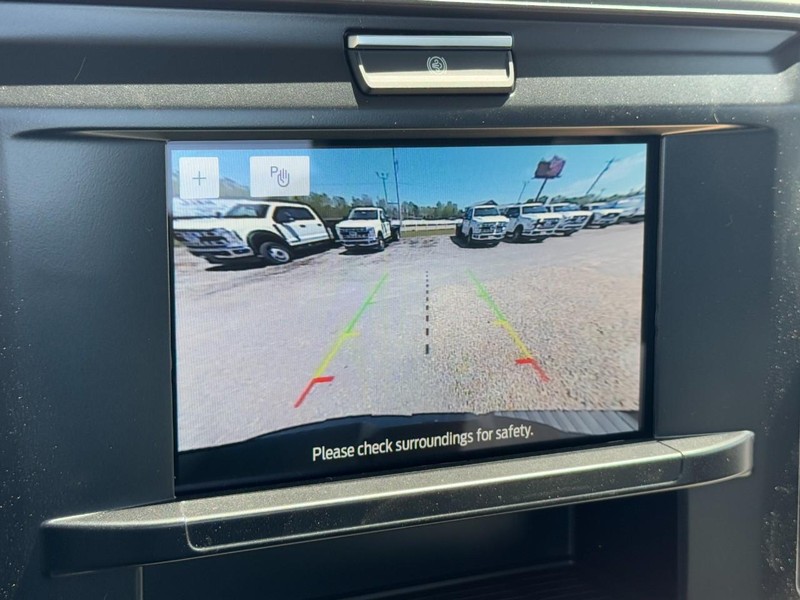 Ford Super Duty F-450 DRW Vehicle Image 13