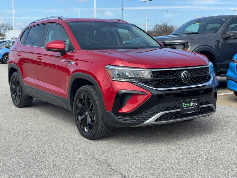 Volkswagen Taos Vehicle Full-screen Gallery Image 2