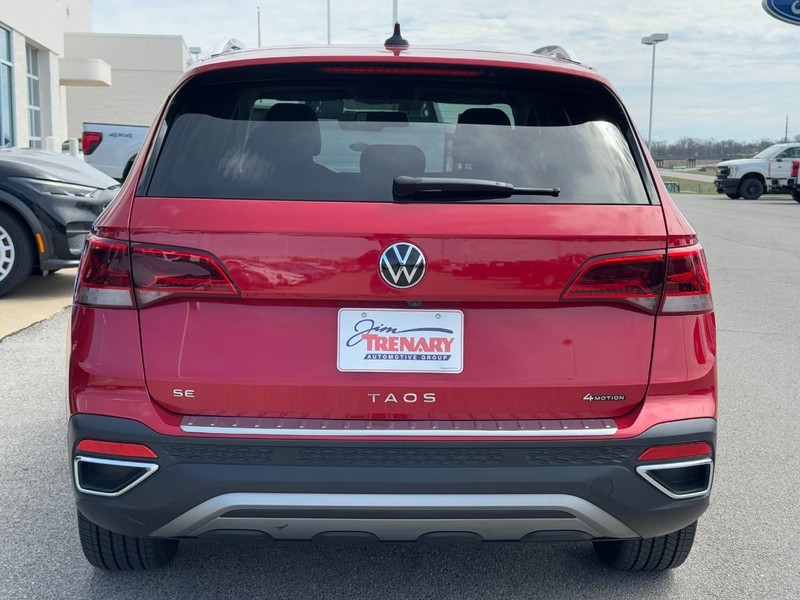 Volkswagen Taos Vehicle Full-screen Gallery Image 4