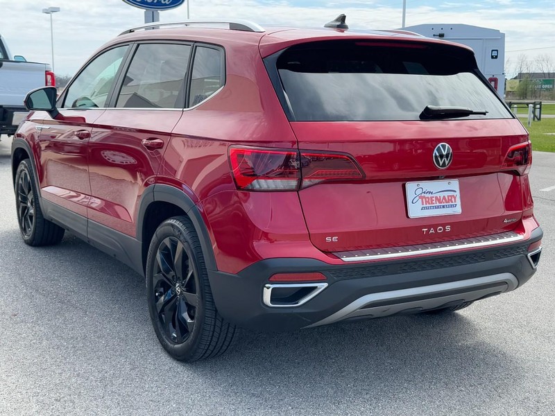 Volkswagen Taos Vehicle Full-screen Gallery Image 6