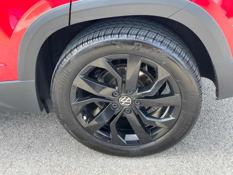 Volkswagen Taos Vehicle Full-screen Gallery Image 7