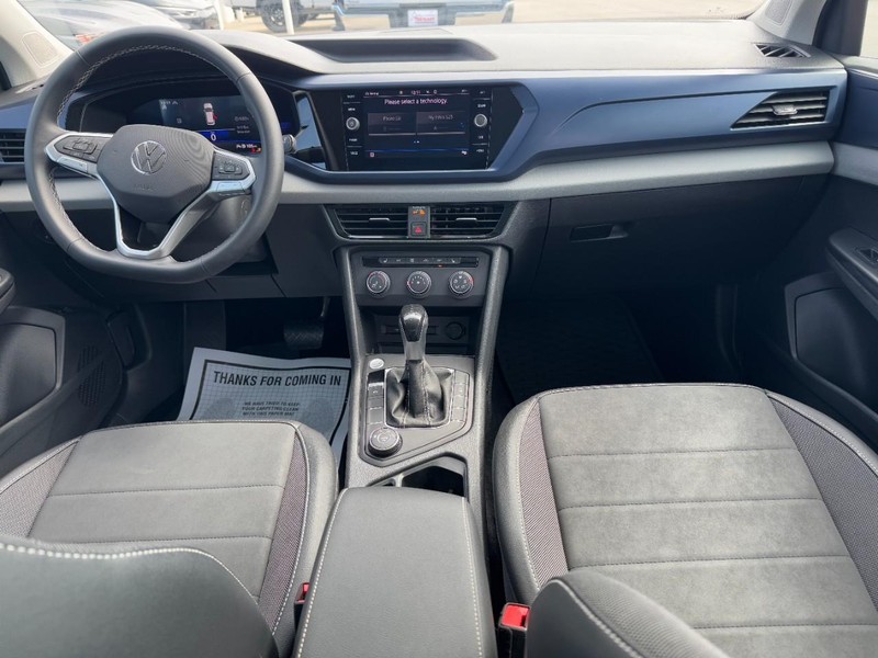 Volkswagen Taos Vehicle Full-screen Gallery Image 11