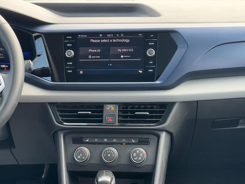 Volkswagen Taos Vehicle Full-screen Gallery Image 13