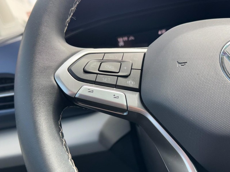 Volkswagen Taos Vehicle Full-screen Gallery Image 16