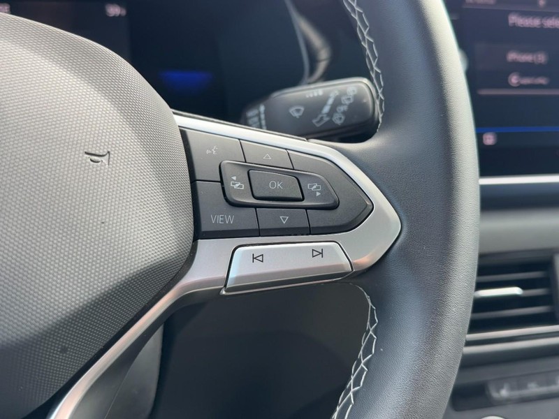 Volkswagen Taos Vehicle Full-screen Gallery Image 17