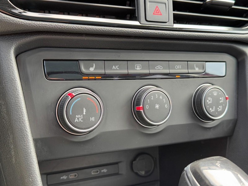 Volkswagen Taos Vehicle Full-screen Gallery Image 19