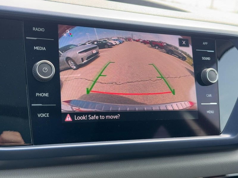 Volkswagen Taos Vehicle Full-screen Gallery Image 20