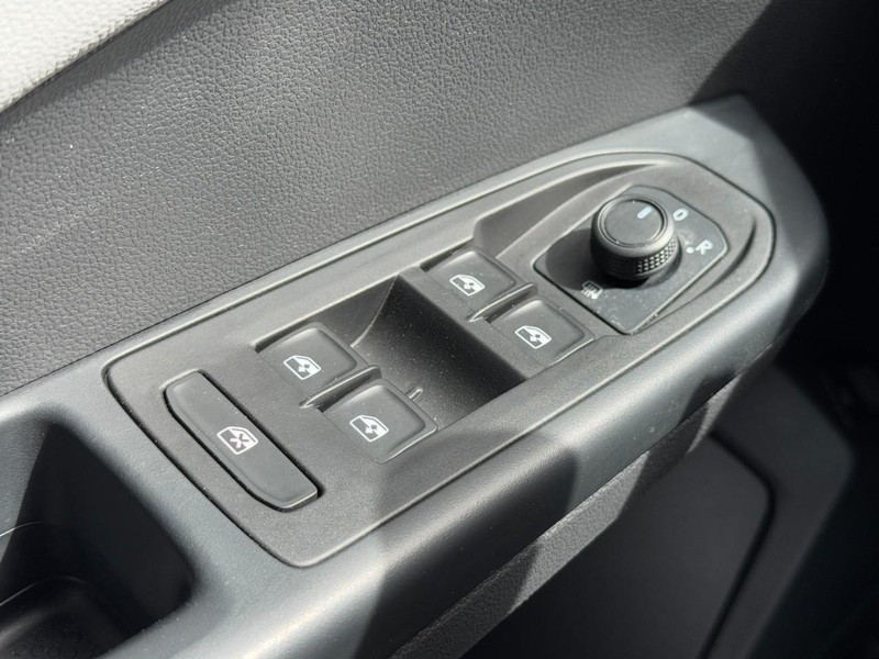 Volkswagen Taos Vehicle Full-screen Gallery Image 21