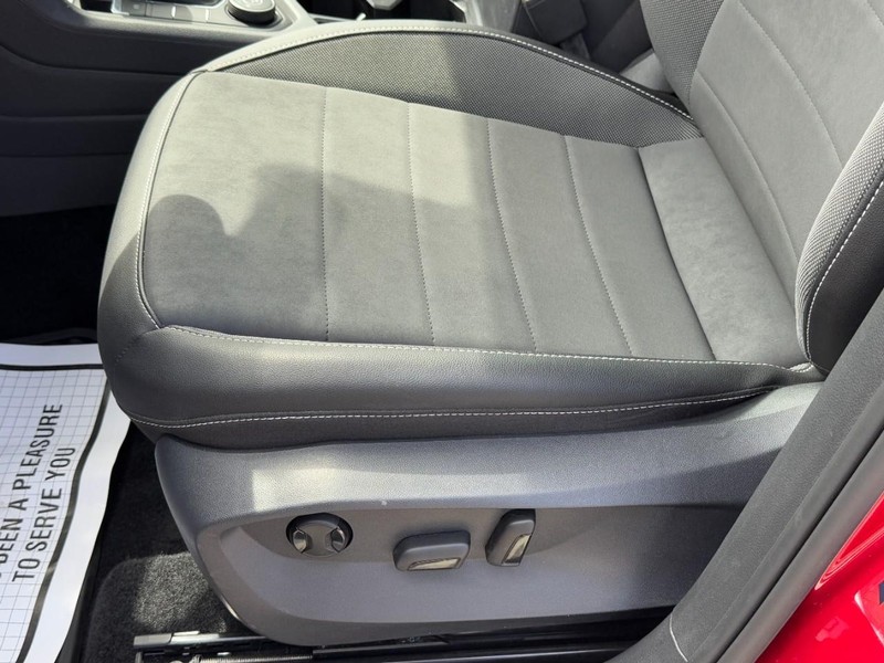 Volkswagen Taos Vehicle Full-screen Gallery Image 22