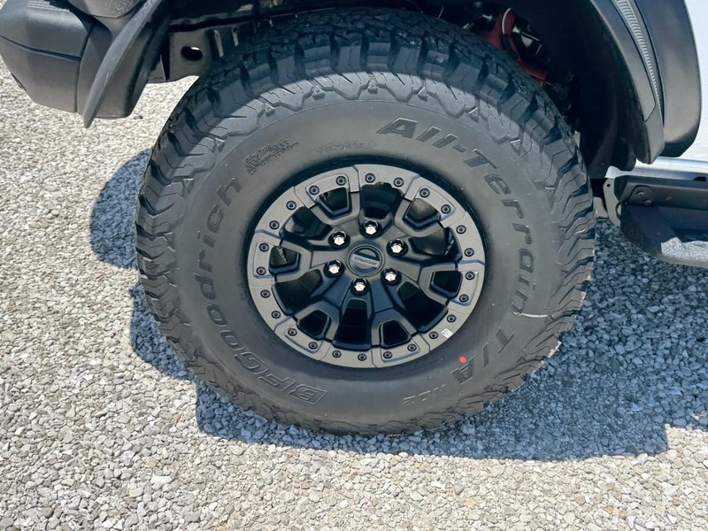 Ford Bronco Vehicle Full-screen Gallery Image 4