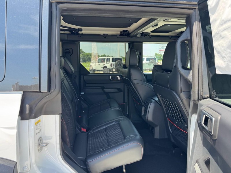 Ford Bronco Vehicle Full-screen Gallery Image 5