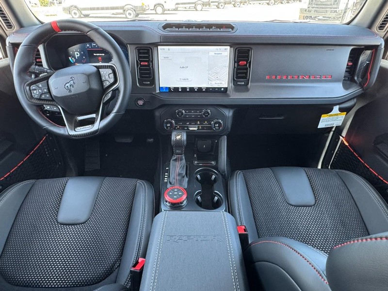 Ford Bronco Vehicle Full-screen Gallery Image 6