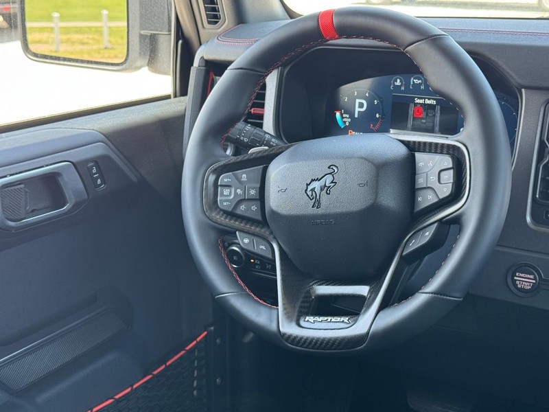 Ford Bronco Vehicle Full-screen Gallery Image 7
