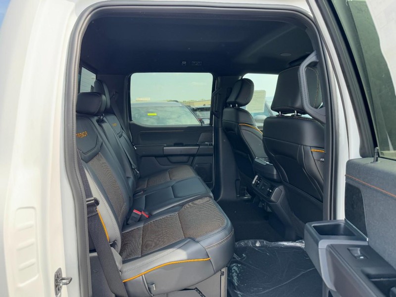 Ford F-150 Vehicle Full-screen Gallery Image 5