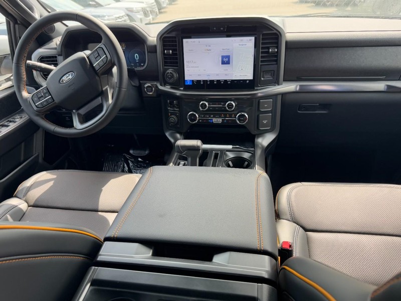 Ford F-150 Vehicle Full-screen Gallery Image 6