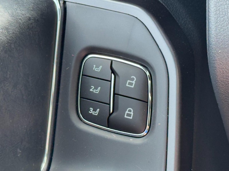 Ford F-150 Vehicle Full-screen Gallery Image 10