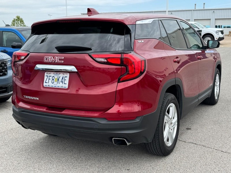 GMC Terrain Vehicle Full-screen Gallery Image 3