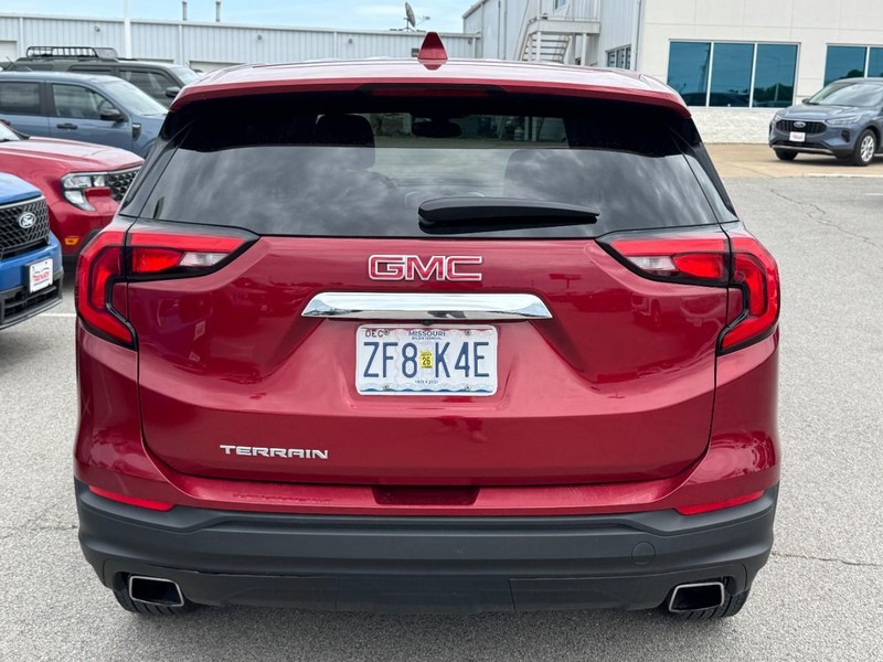 GMC Terrain Vehicle Full-screen Gallery Image 4