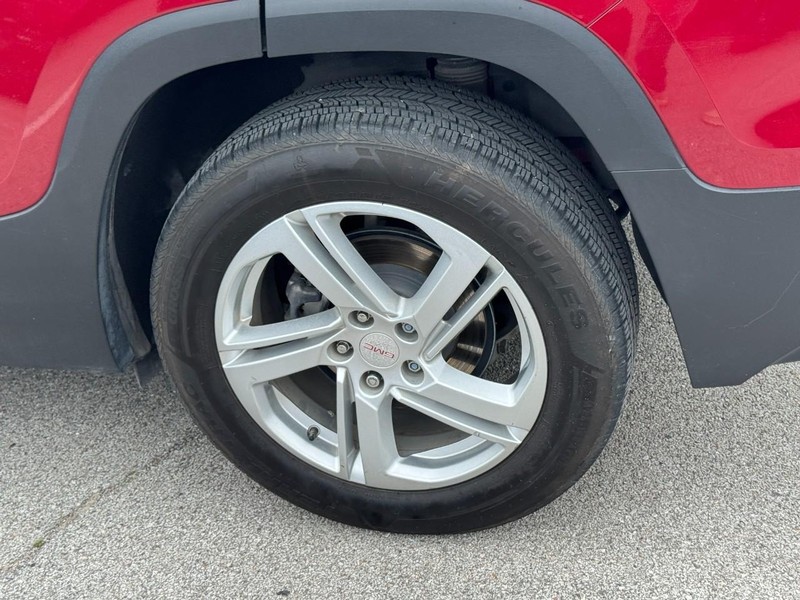 GMC Terrain Vehicle Full-screen Gallery Image 7