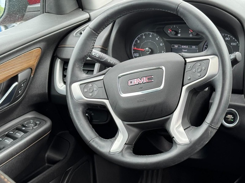 GMC Terrain Vehicle Full-screen Gallery Image 12