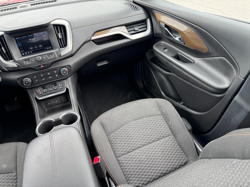 GMC Terrain Vehicle Full-screen Gallery Image 15