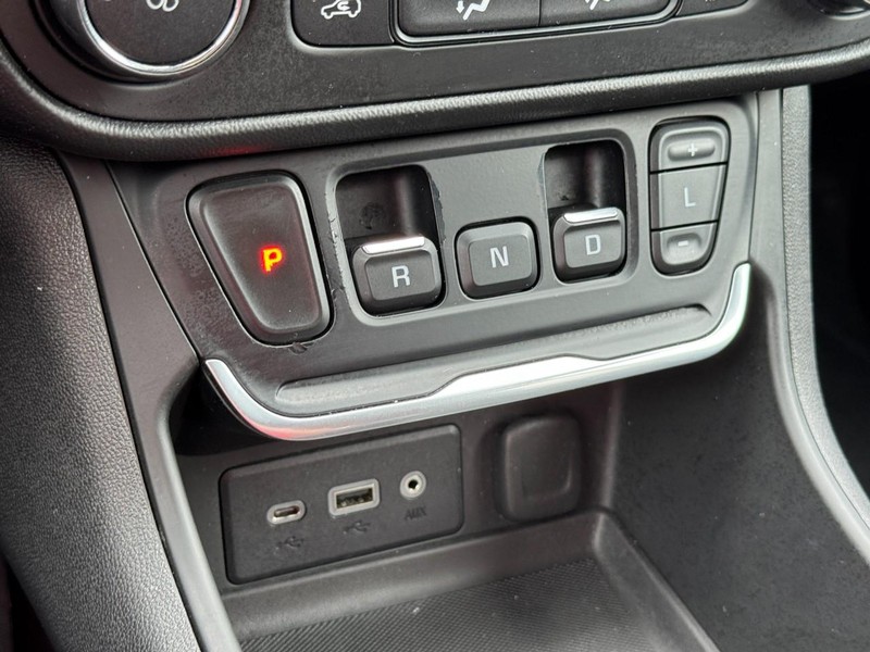 GMC Terrain Vehicle Full-screen Gallery Image 19
