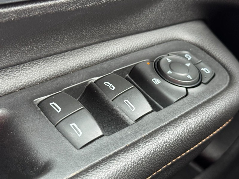 GMC Terrain Vehicle Full-screen Gallery Image 21