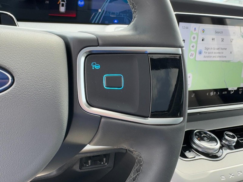 Ford Expedition Max Vehicle Image 12