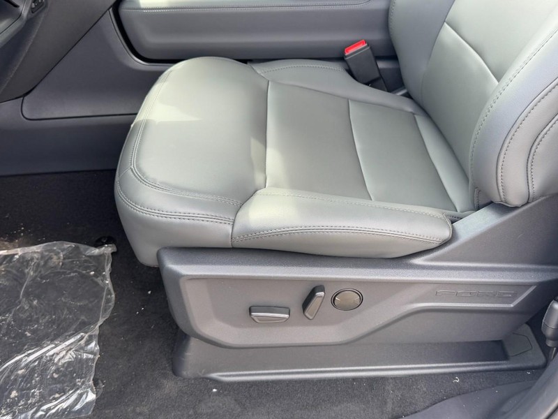 Ford Expedition Max Vehicle Image 16