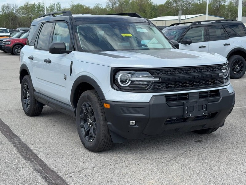 Ford Bronco Sport Vehicle Full-screen Gallery Image 2