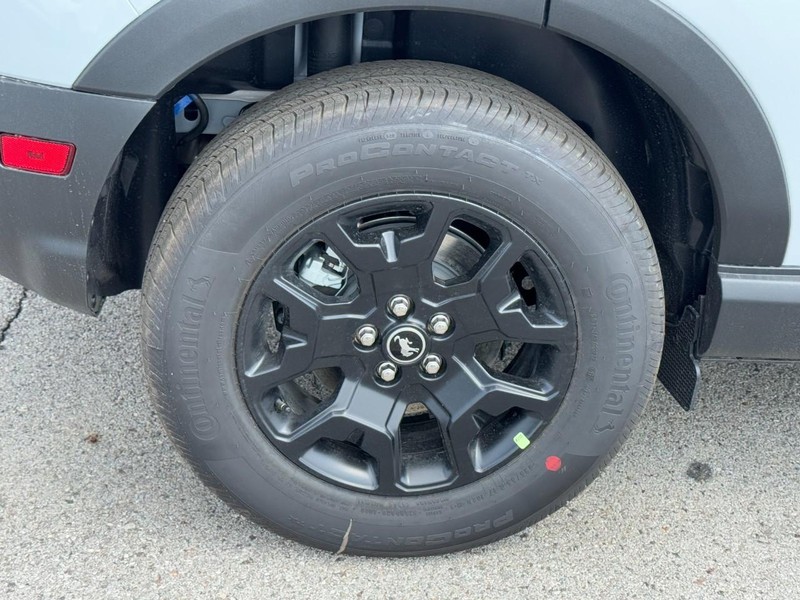 Ford Bronco Sport Vehicle Full-screen Gallery Image 4